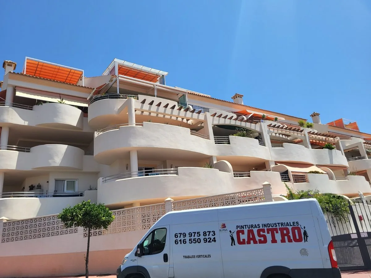 Chalet pintado en Benalmádena - Pinturas Castro